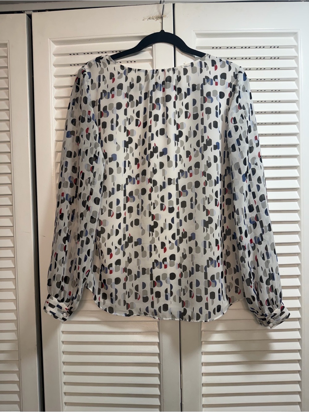 WHBM White Geometric Ruffle V-Neck Blouse - Picture 2 of 4